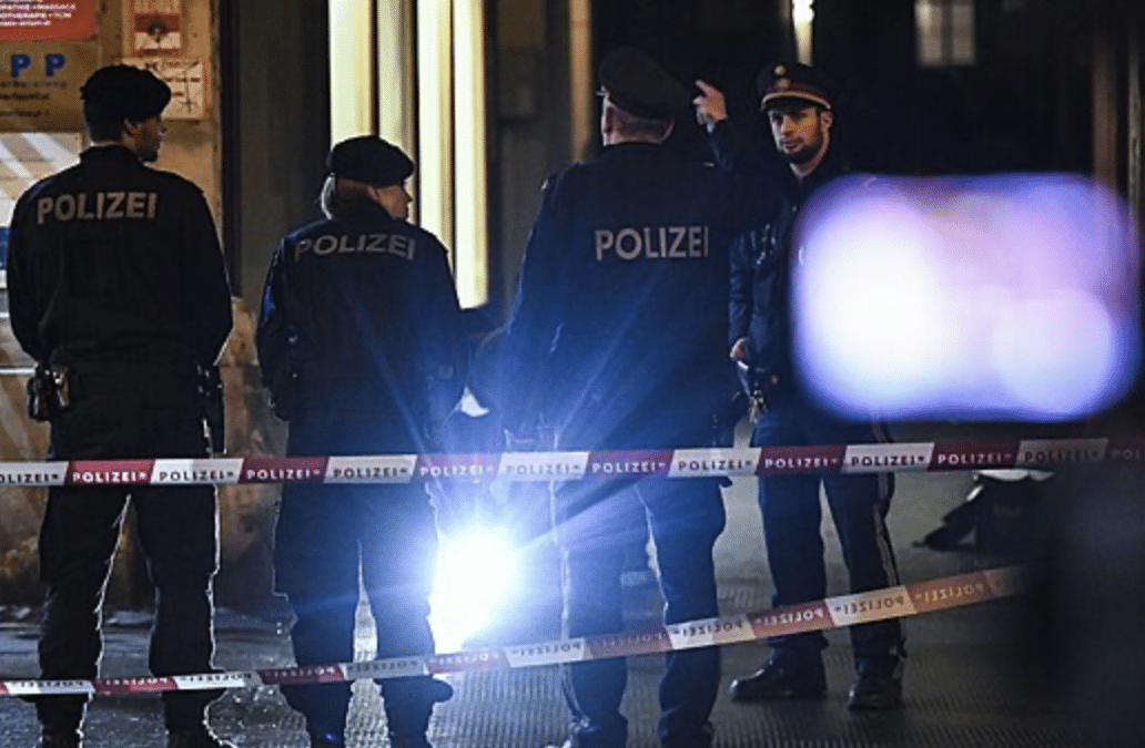 Wien erschreckt der Anstieg von Messerangriffen. Jugendliche kaufen sie jenseits der Grenze in Tschechien.